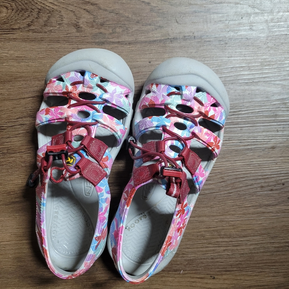 Keen youth sandals
